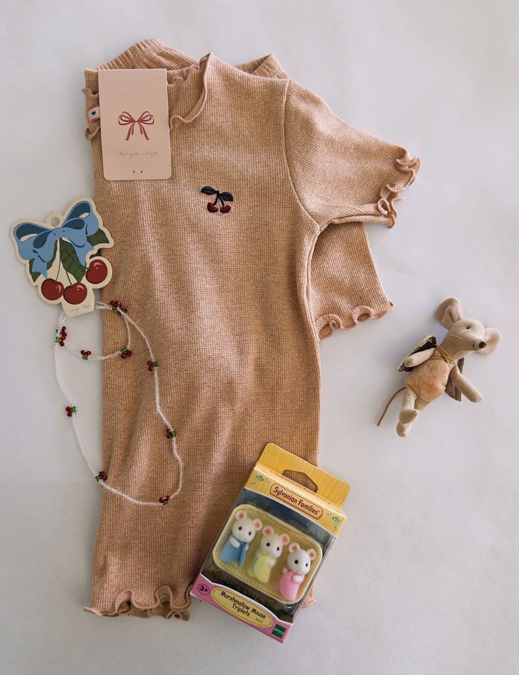 Glitter Konges Slojd Set with cherry design on a light gray background, accompanied by toys.