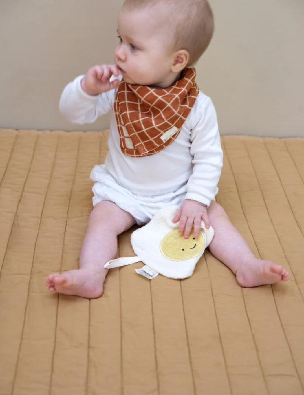 Fabelab_Egg_Dummy_Cuddler_1.jpg