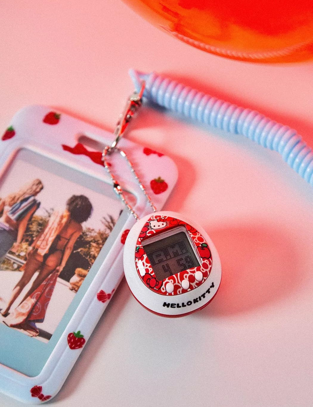 Hello_Kitty_Tamagotchi_2.jpg