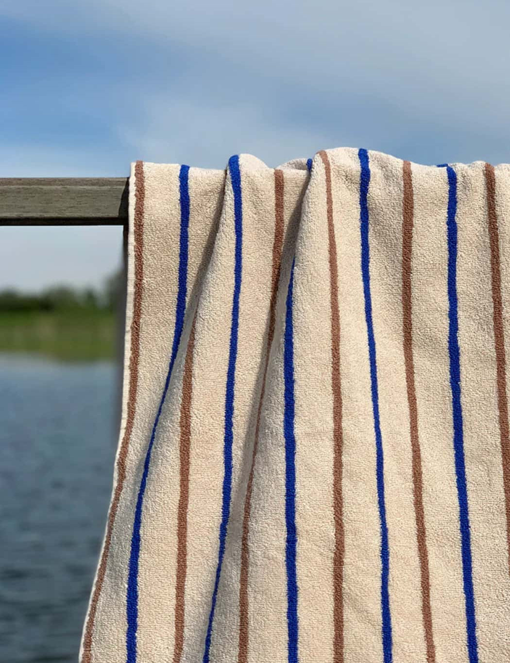 Kids_Hooded_Stripe_Towel_2.jpg