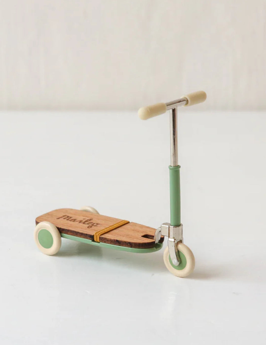 Maileg_Mouse_Scooter_Australia_2.jpg