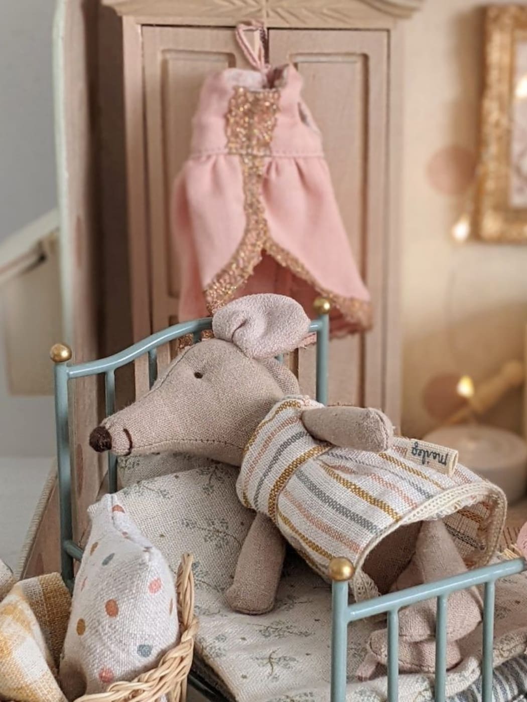 Vintage Mouse Metal Single Bed - Mint